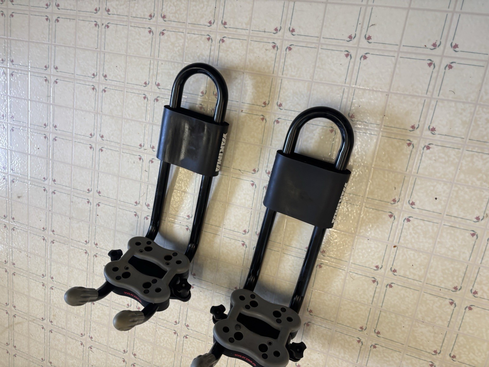 YAKIMA HULLRAISER KAYAK RACK J Hook Style Upright Roof Mount w Universal Mounts