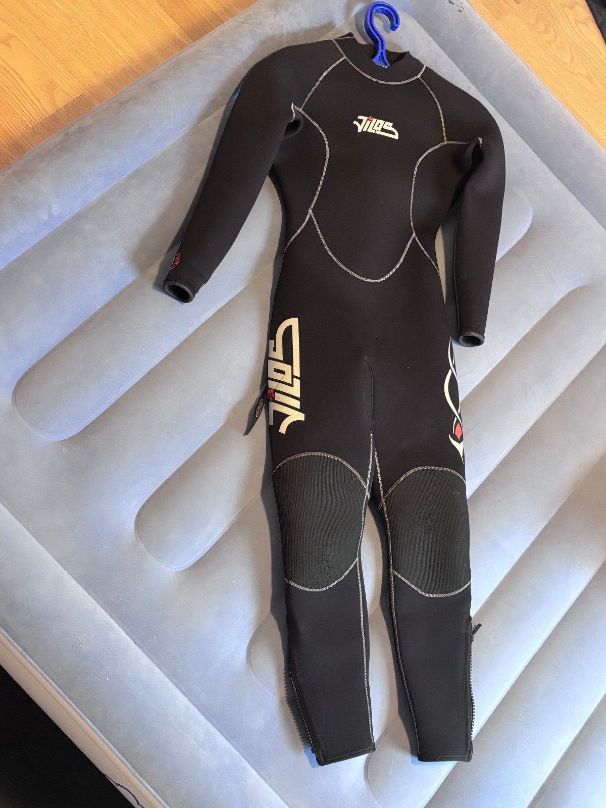 Gently Used Womens Black Fullsuit Wetsuit 7/5mm by Tilos Size Small