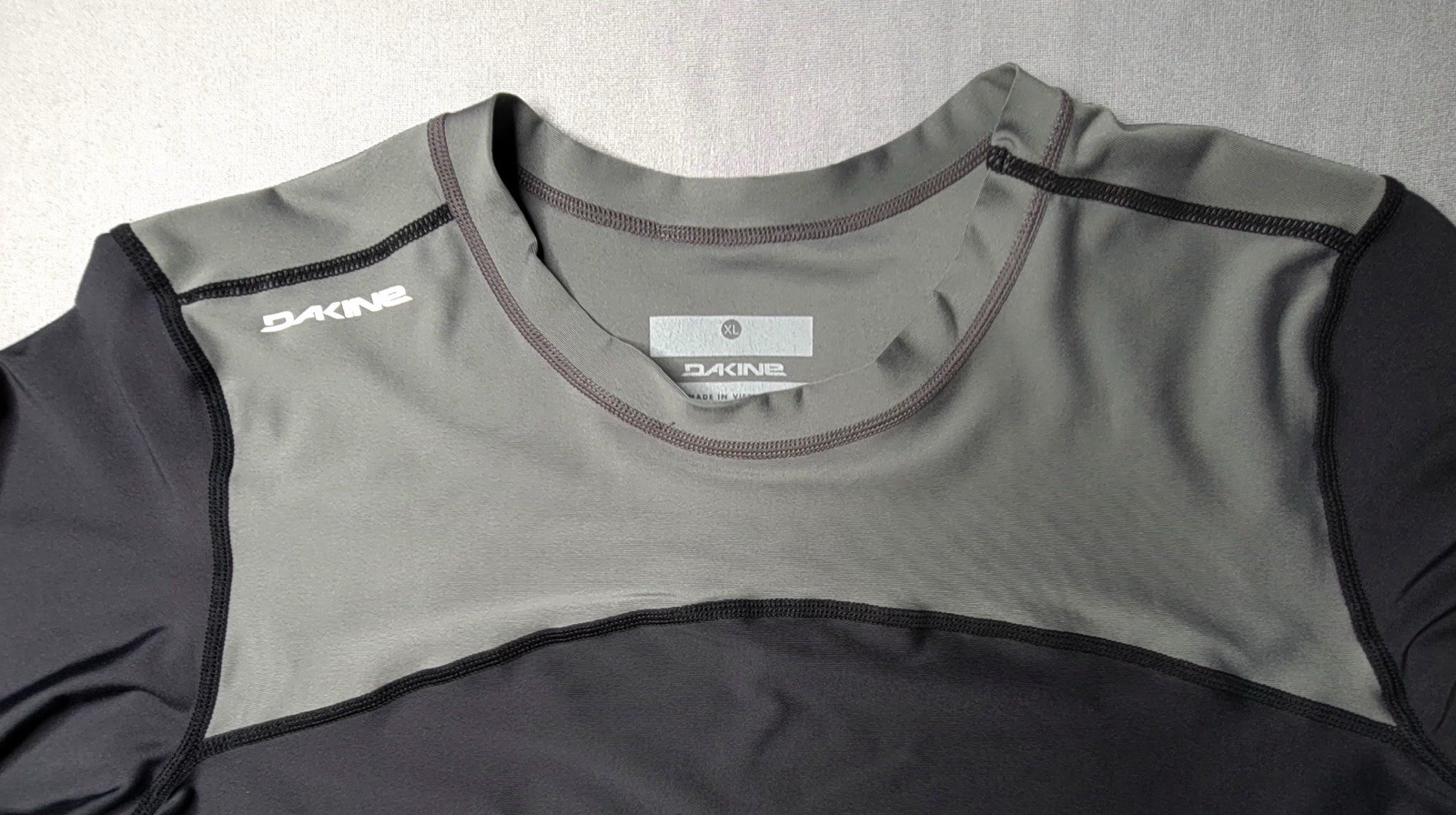 DAKINE UPF 50 Long Sleeve Rash Guard Shirt Top, XL, Gray Black Blue