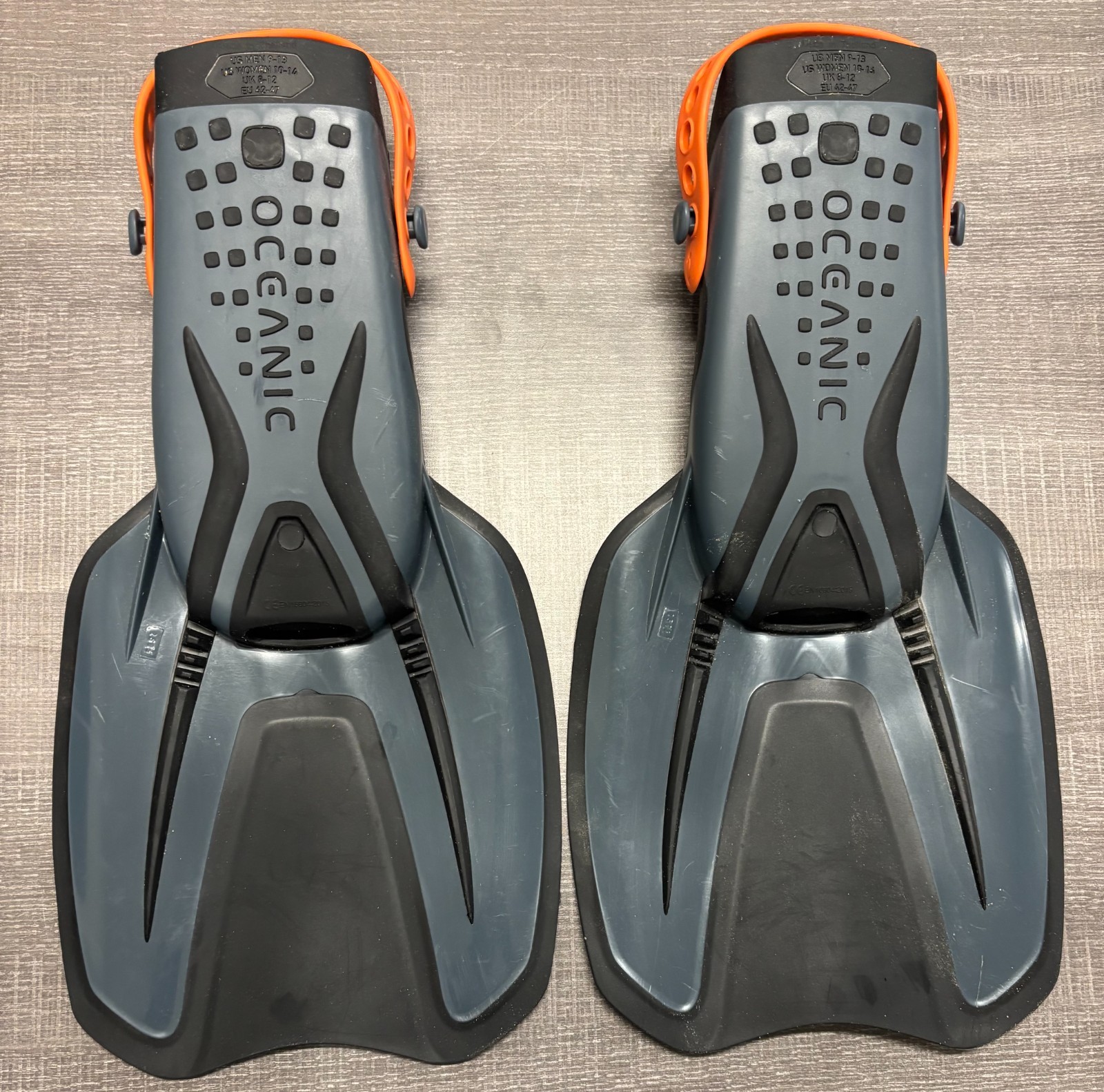 Adult Oceanic Snorkeling Set (Gray) – Size Men’s 9-13/Women’s 10-14 (Lot #134)