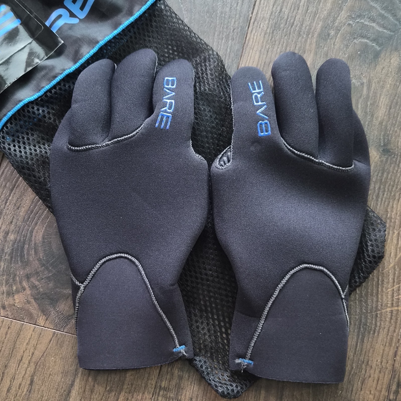 BARE 5mm Neoprene/Nylon Water Sport Gloves Size S Black PO-18181