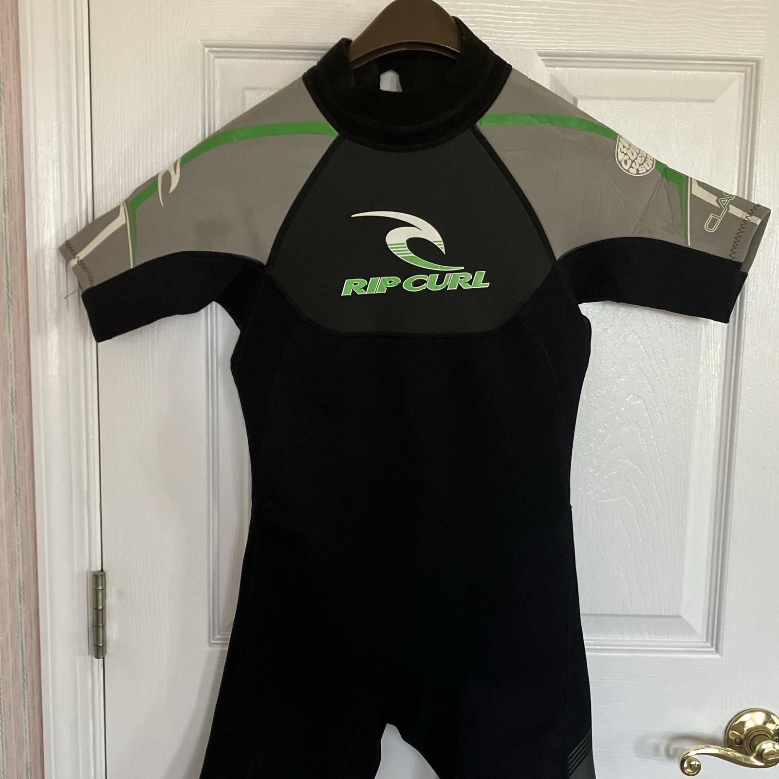 RIP CURL Classic Unsealed Shorty Youth Wetsuit Size 14 Black Gray Green