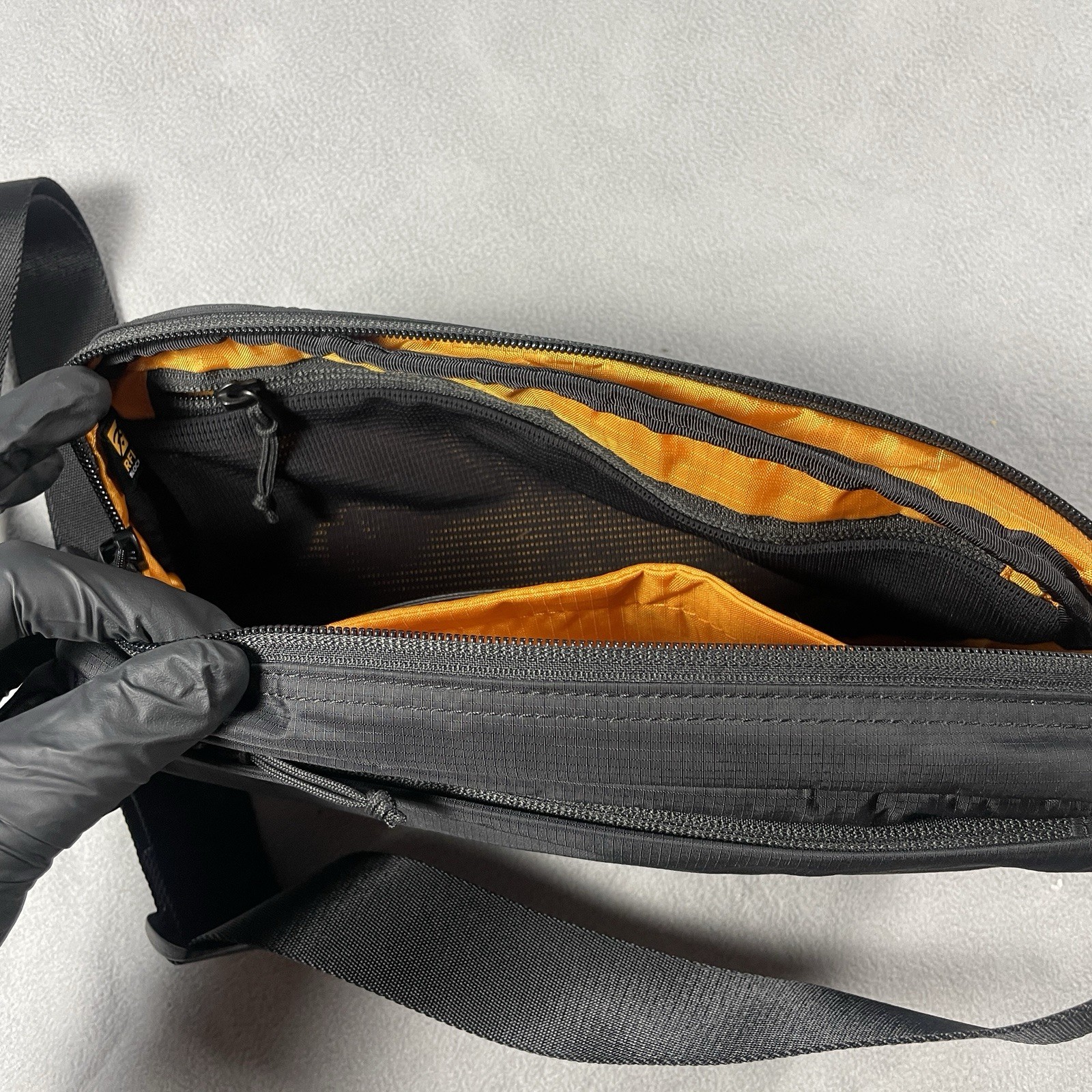Tomtoc 3.5L Sling Bag Crossbody Black RFID Fanny Pack Adjustable Travel T33