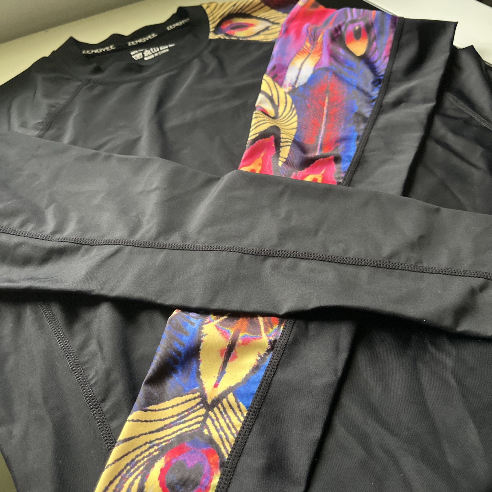 Rash Guard Men’s Size Large Long Sleeve Peacock Feather Pattern Sleeve