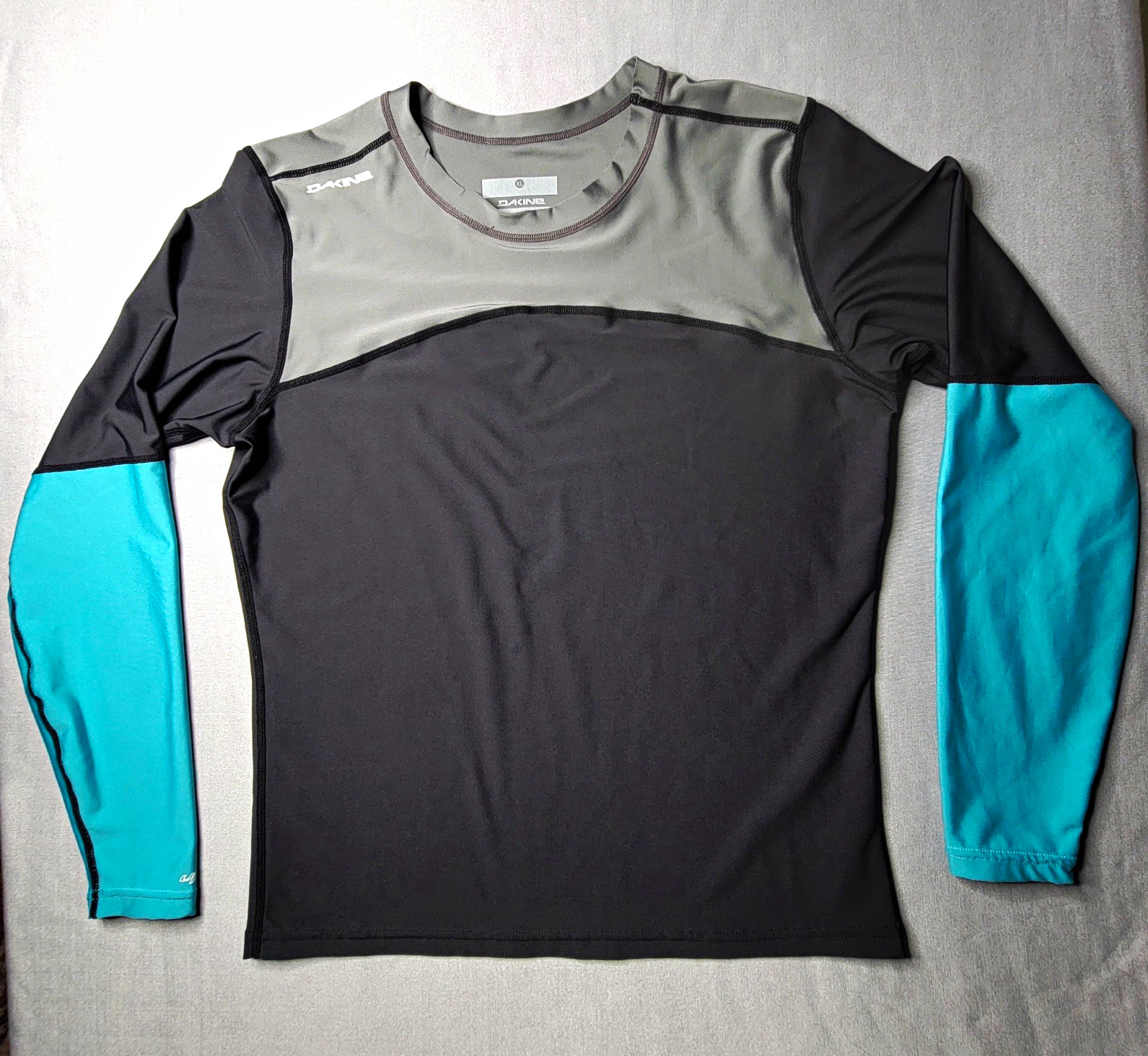 DAKINE UPF 50 Long Sleeve Rash Guard Shirt Top, XL, Gray Black Blue
