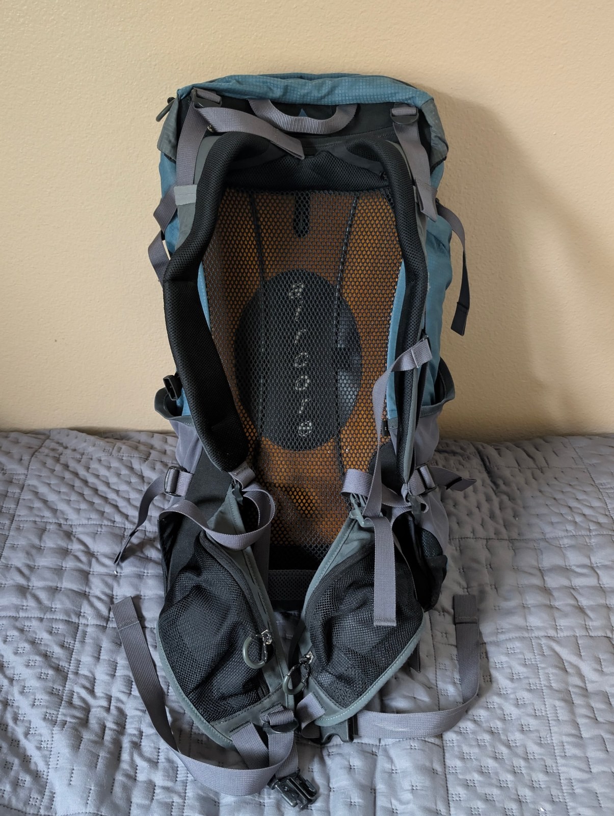 Osprey Stratos 32 Blue Gray Hiking Backpack AirSpeed Mesh Ventilated Daypack