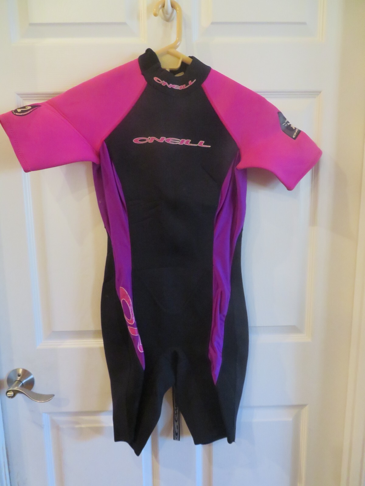 Nice Womems Black & Pink O;Neill Wetsuit, 10 2 MM