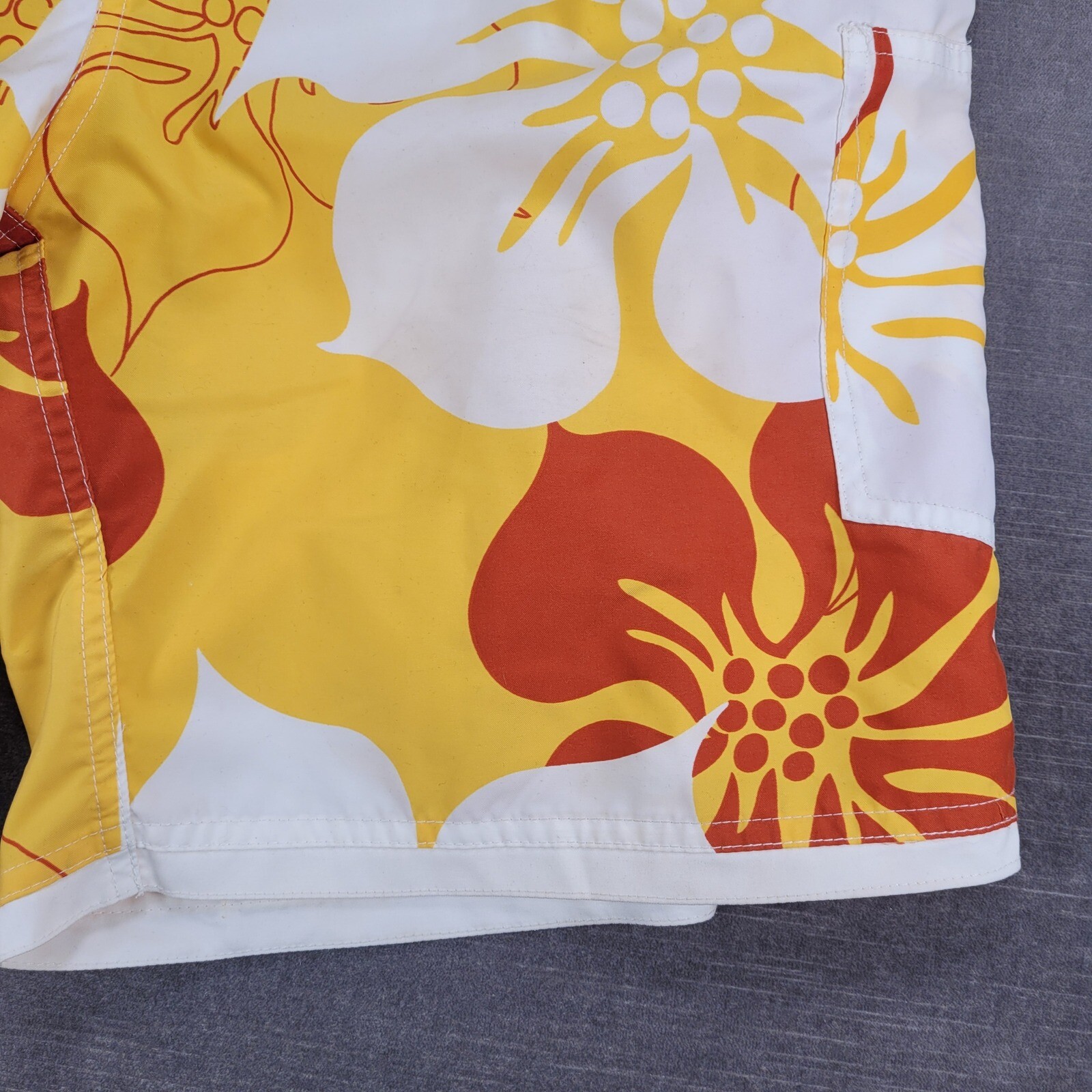Nike Y2K Floral Swim Trunks Hawaiian Yellow Orange White Mens Medium M
