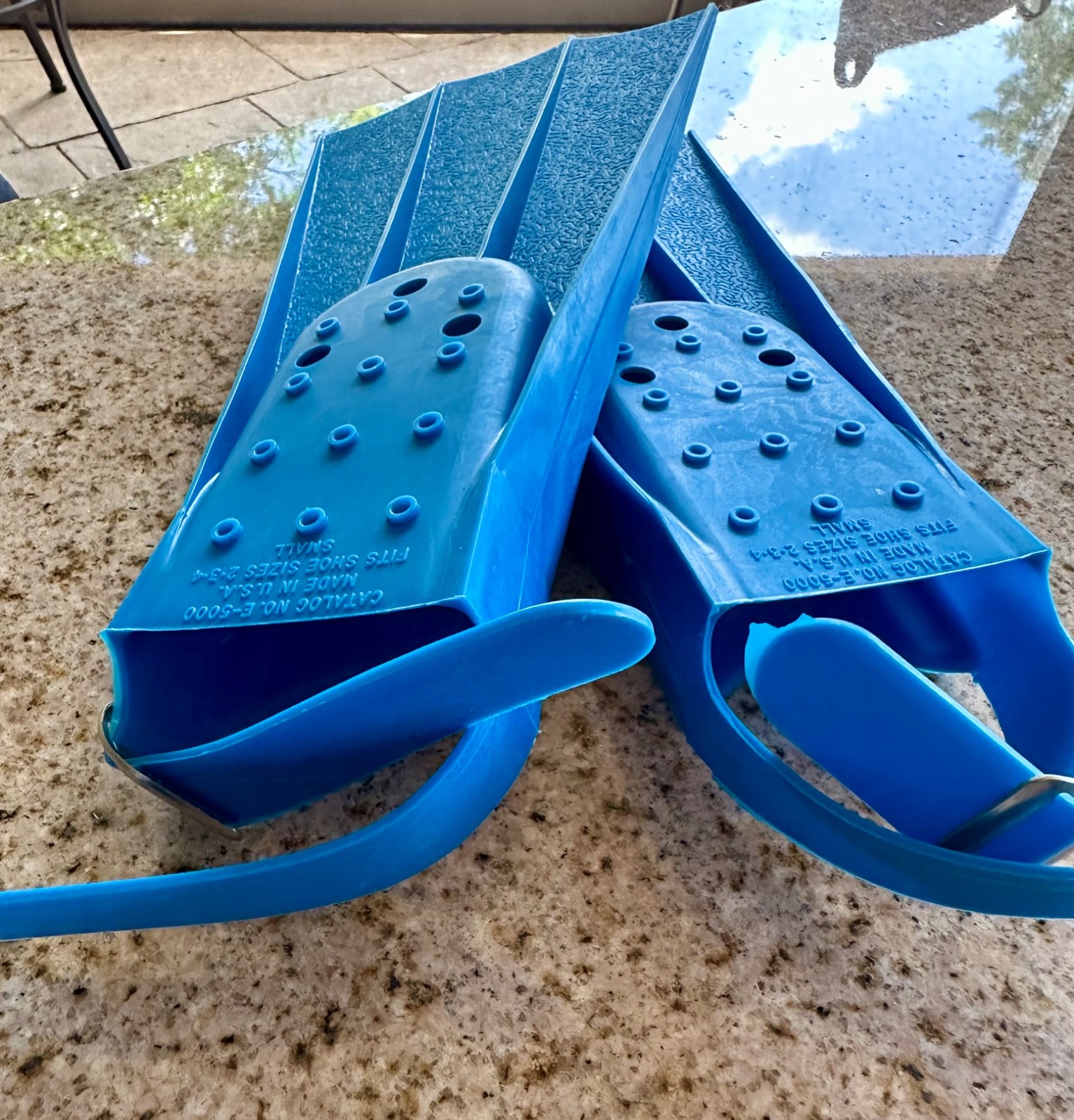 Vintage 1980s Aqua Explorer Swim Flippers E-5000 Blue Chrome Kids Size 2-3-4 NOS