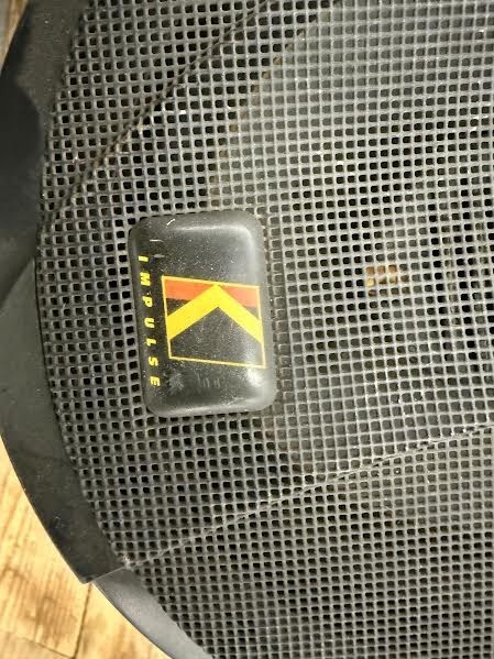 USED KICKER TOWER SPEAKERS (APROX 6 INCH)
