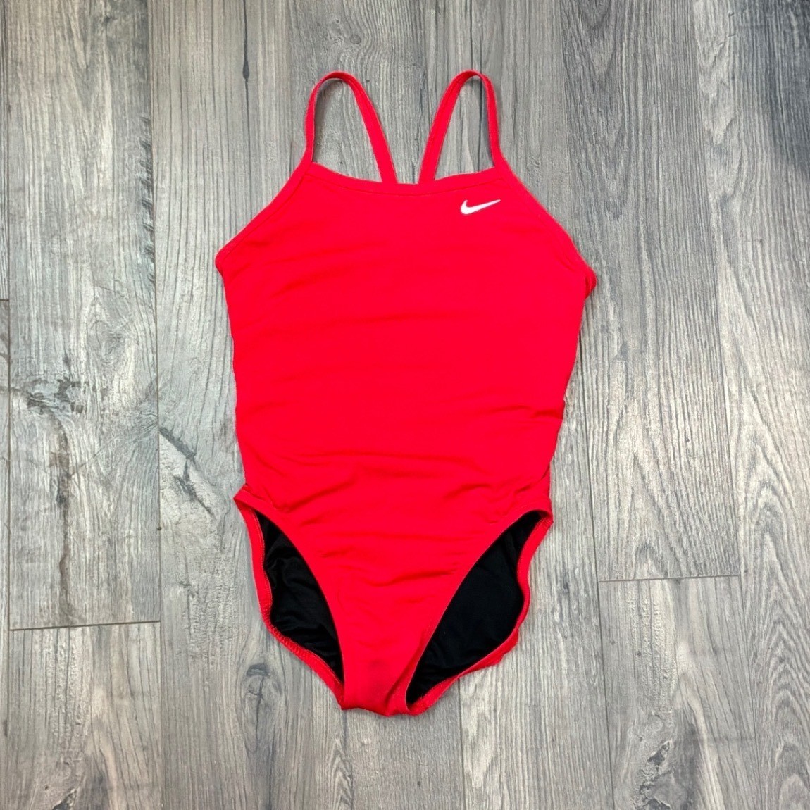 Nike HydraStrong Fastback One Piece Swimsuit Red Womens 30 / Size 4 NESSA001