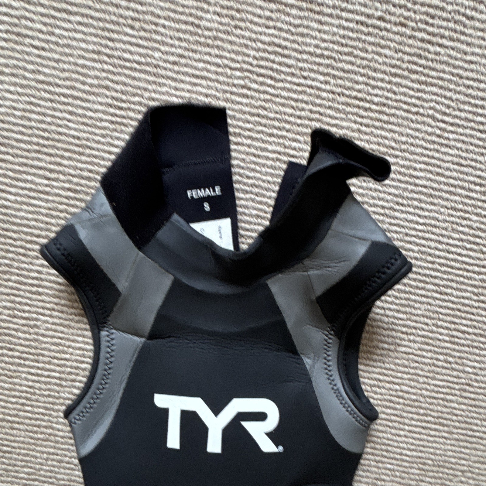 TYR Hurricane Women’s Triathlon Full Wetsuit Size S Black/Gray