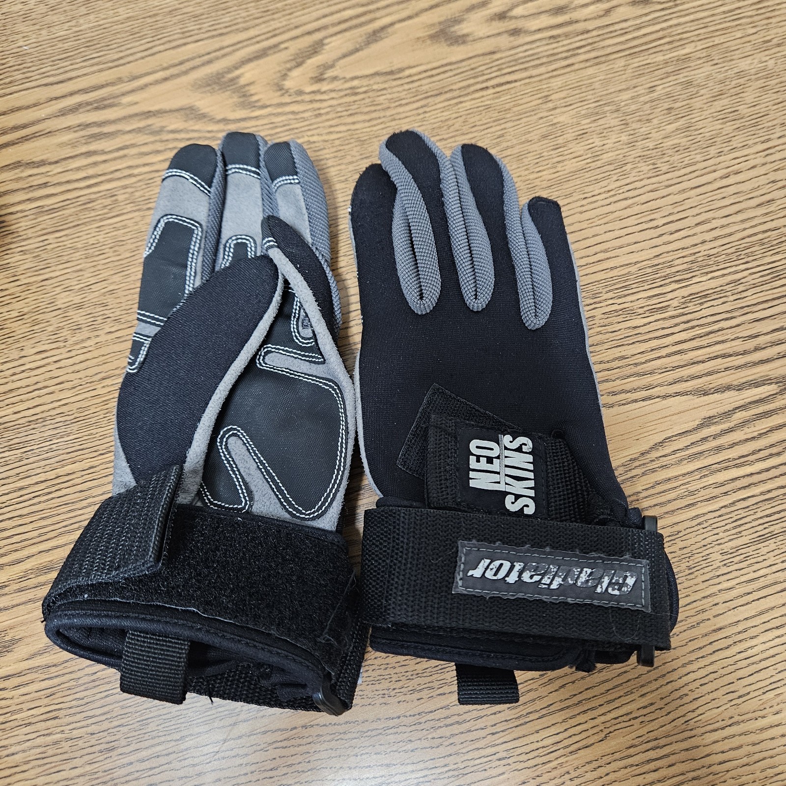 Gladiator Neo Skins Black water skiing sport gloves Sz Sm S EUC