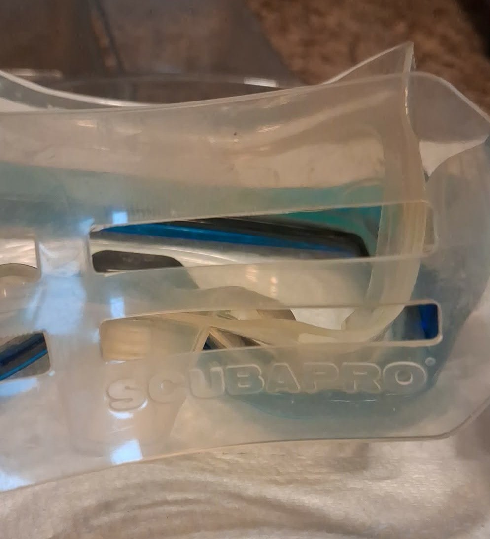 Vintage 1989 SCUBAPRO Compact New View Dive Mask 24-356-000 Clear Blue w/ Case