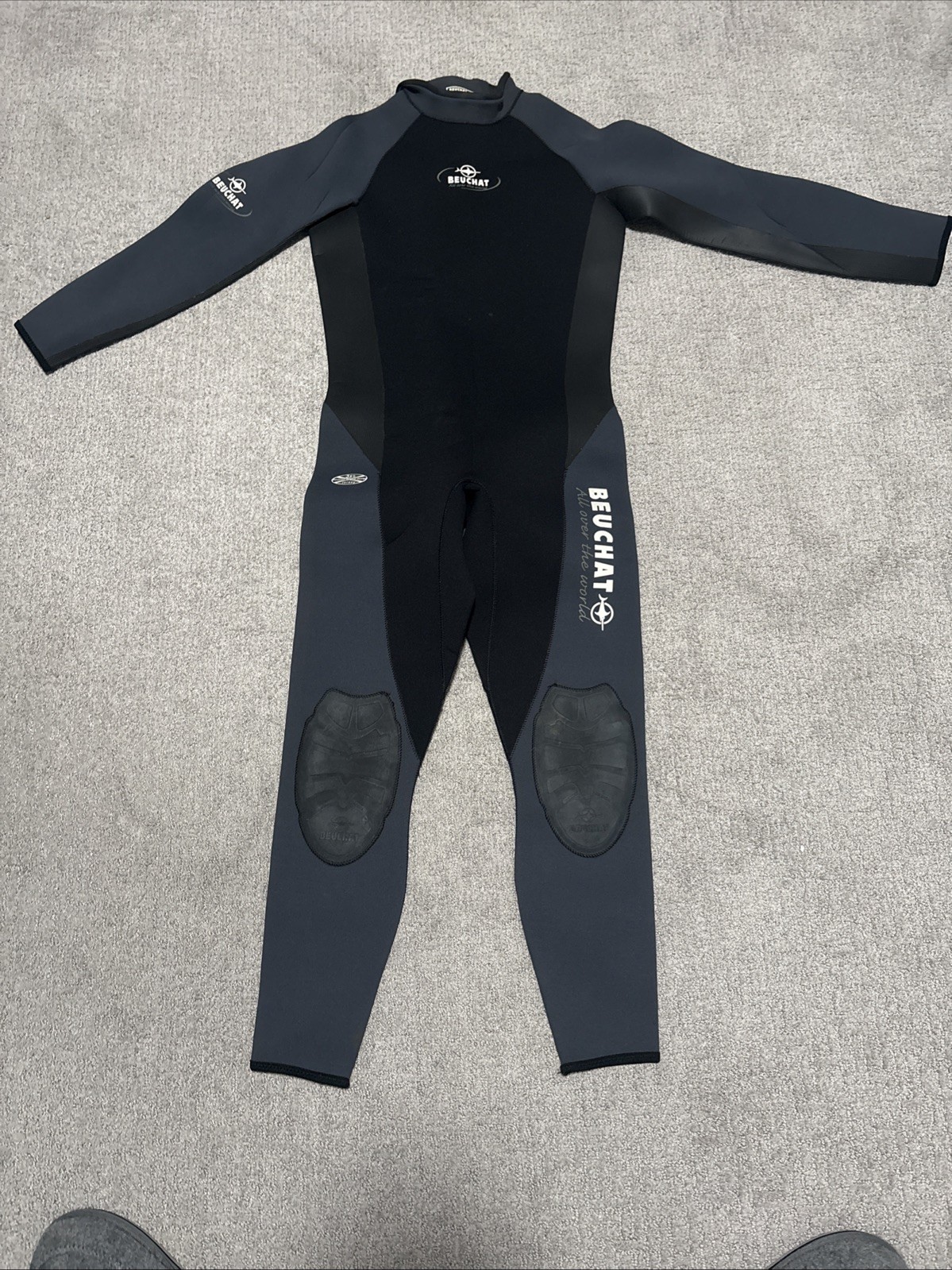 Beuchat brand men’s black & gray full-length neoprene wetsuit Size Medium