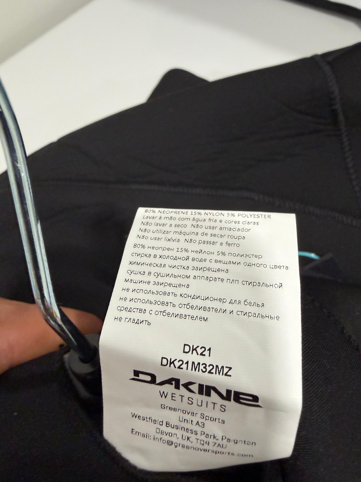 Wetsuit 3/2 mm Black ST size 5’9-5’11 NWT Zip Free
