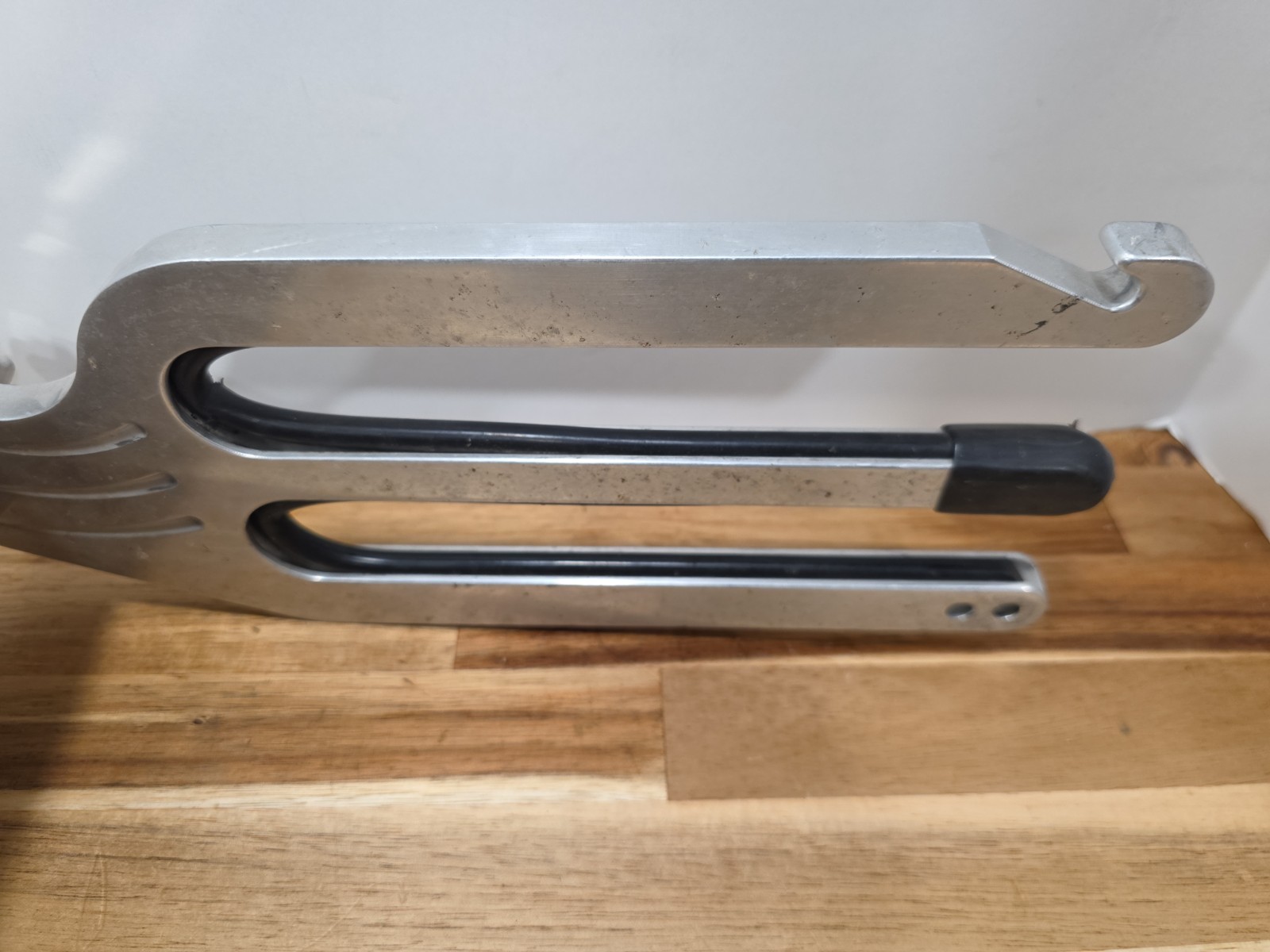 NAUTIQUES DUAL KNEE BOARD RACK WITH SWIVEL PRE-OWNED