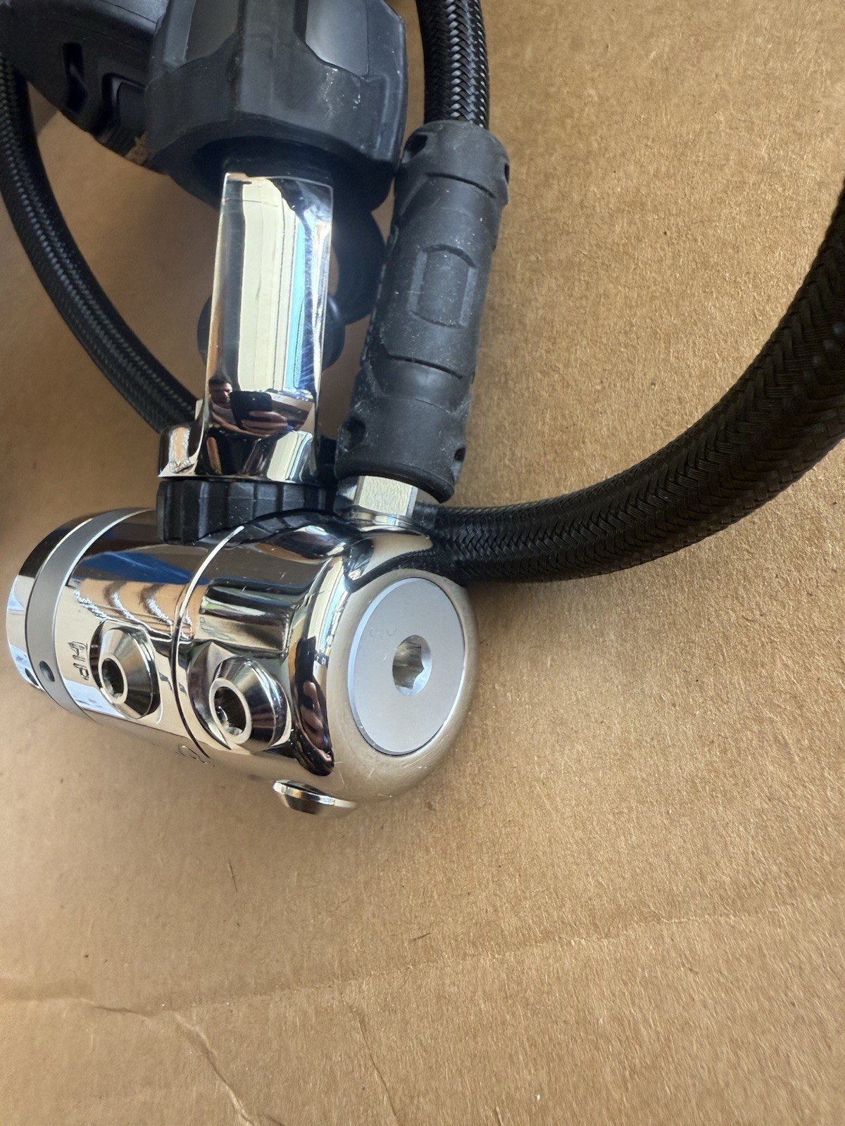 Apeks XTX50 Regulator DST Yoke A-Clamp Braided Hose Complete w/ Box – Brand New