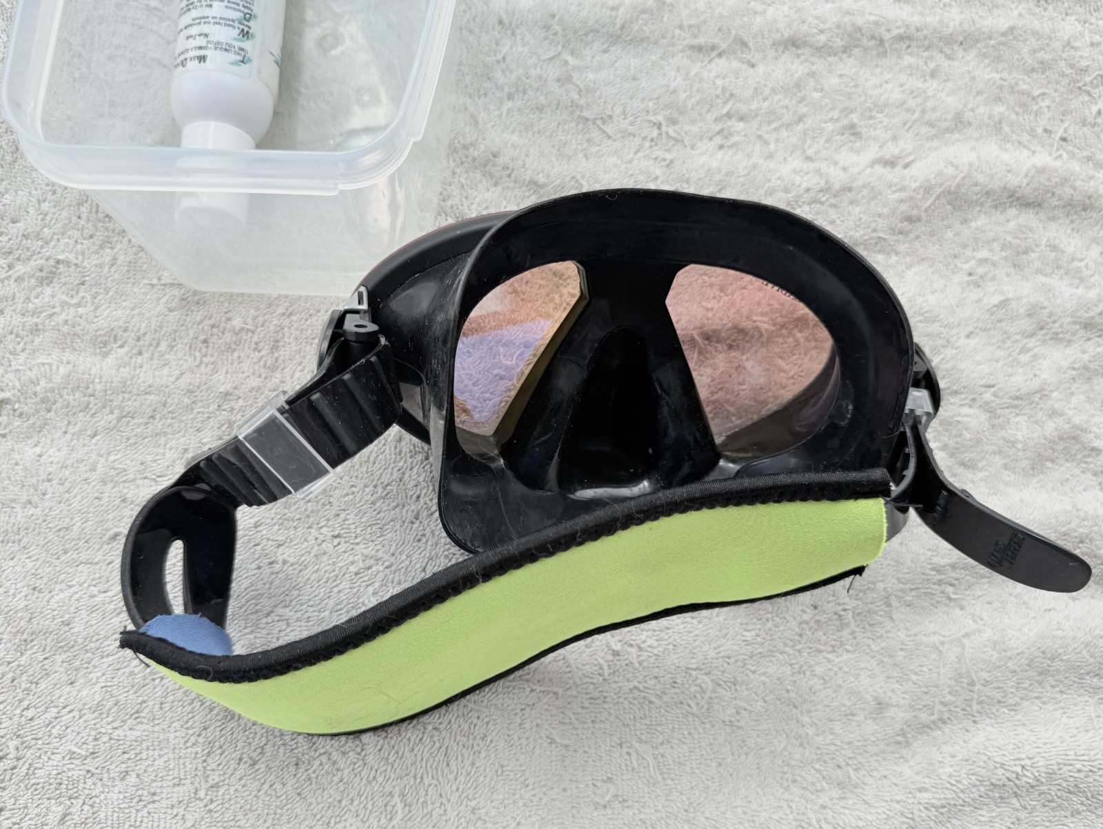 SEA C SUB DIVER’S MASK WITH BOTTLE OF LEN’S DEFOG – AS PICTURED