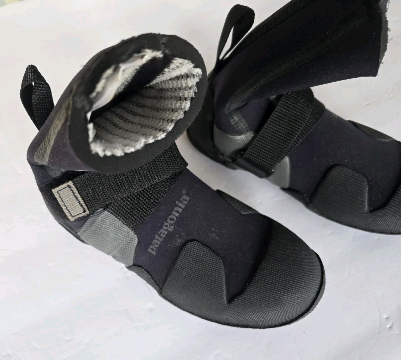 NWT Patagonia Unisex R5 Wool Lined Round Toe Wetsuit Booties SZ 4 MSRP $100