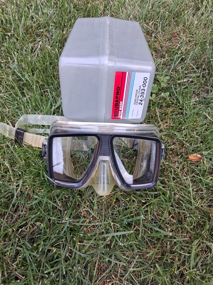 Scubapro Dive Mask Quad Vision Crystal / Black 24-393-000In Case Good Condition