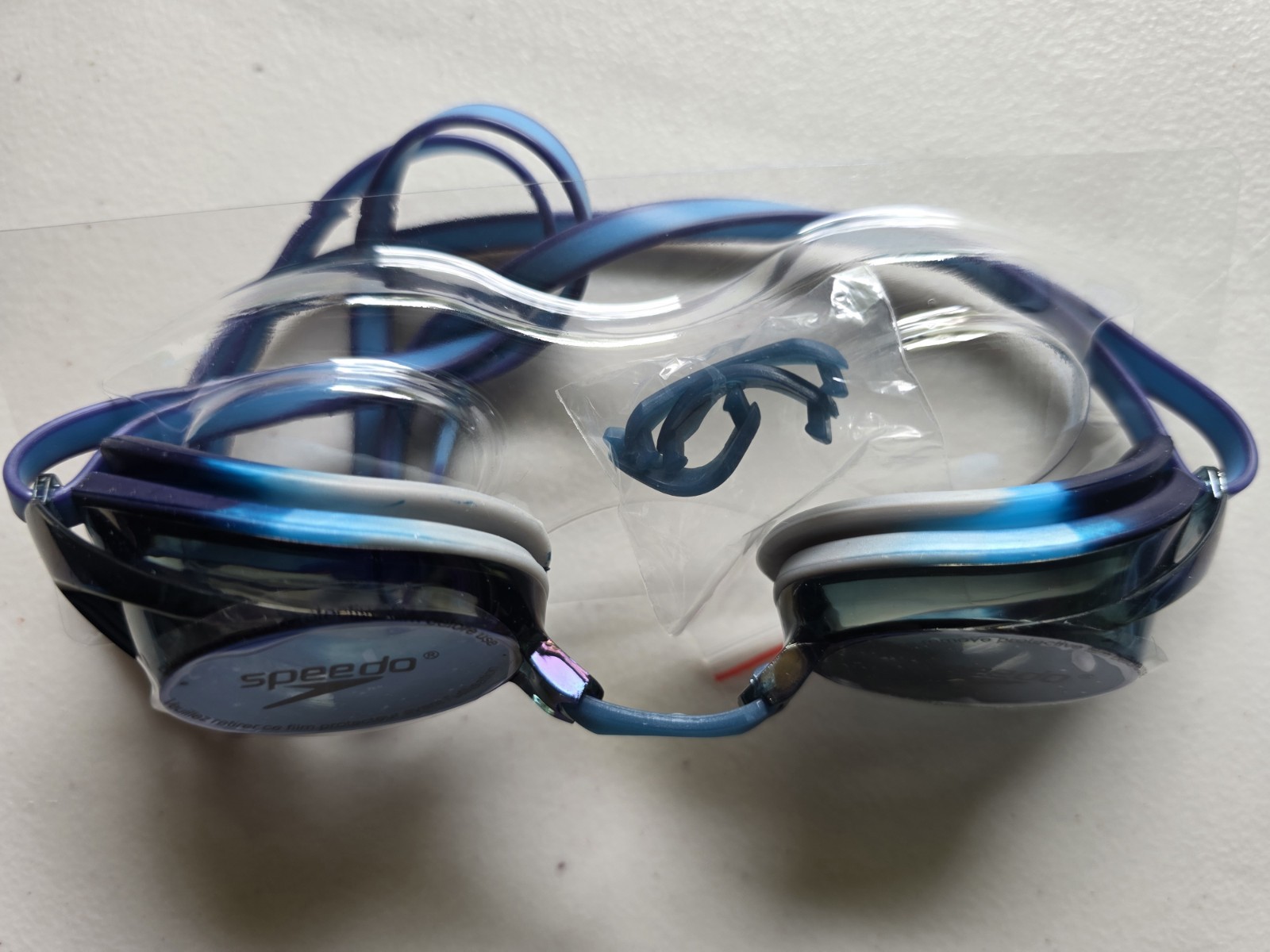 speedo vanquisher 2.0 swim goggles