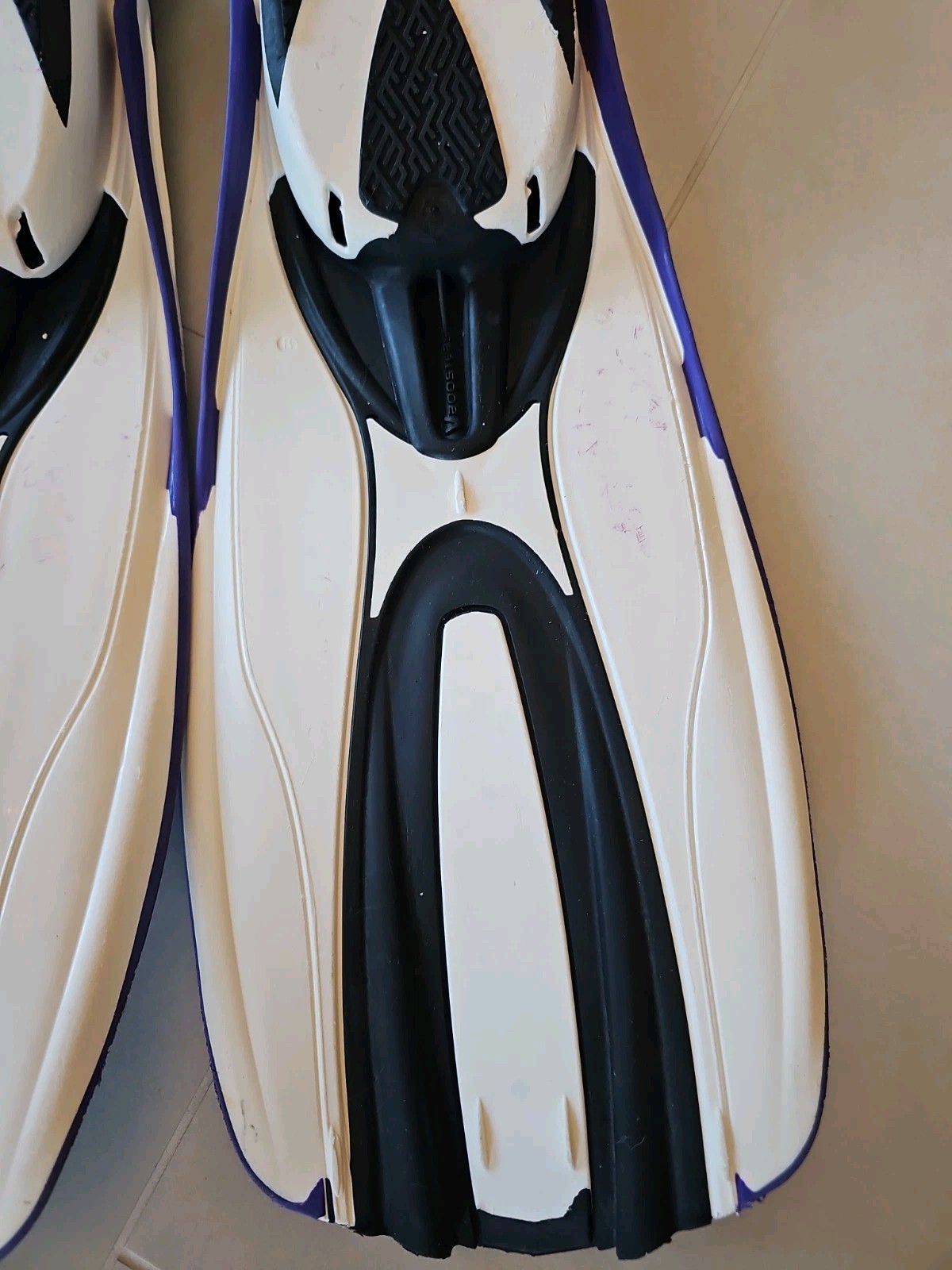 Aqua Lung Shot FX Scuba Diving Fins Womens Size R White,Black & Purple Pre-owned