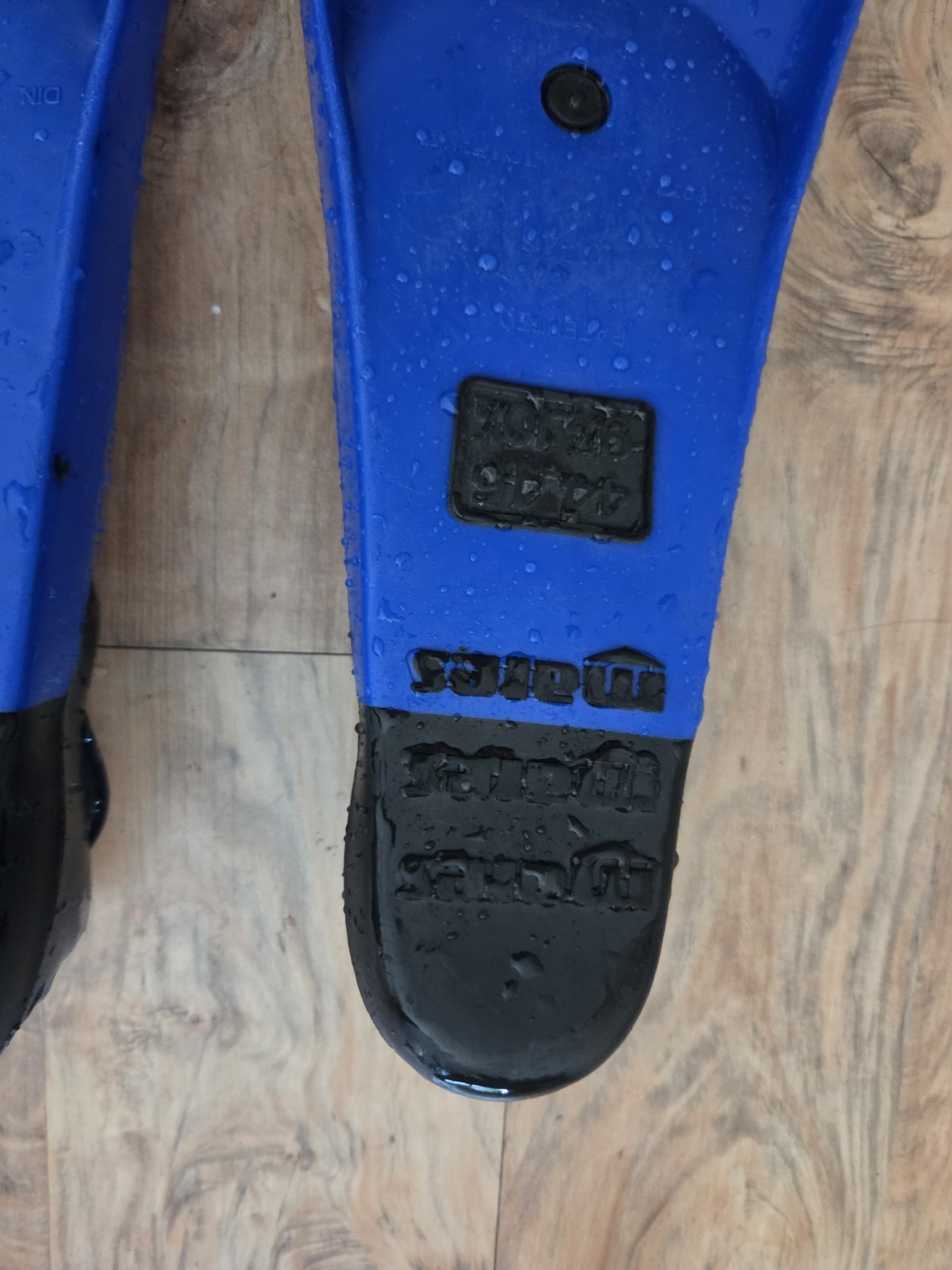 Mares Avanti Superchannel Full Foot Scuba Snorkeling Fins Blue- 9.5-10.5