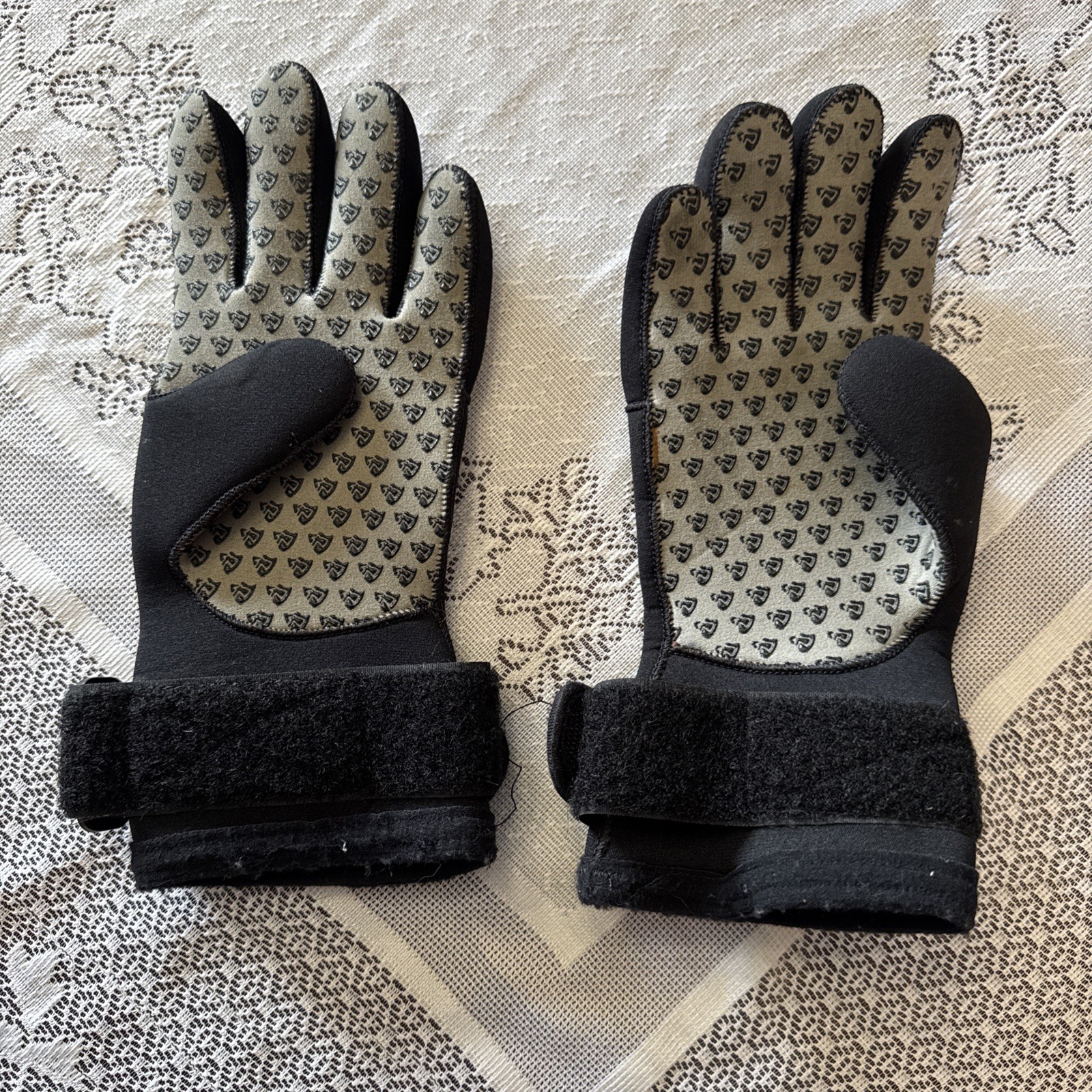 DEEP SEE SEA STYLE® Scuba Diving Gloves Snorkeling Size MEDIUM Black Neoprene
