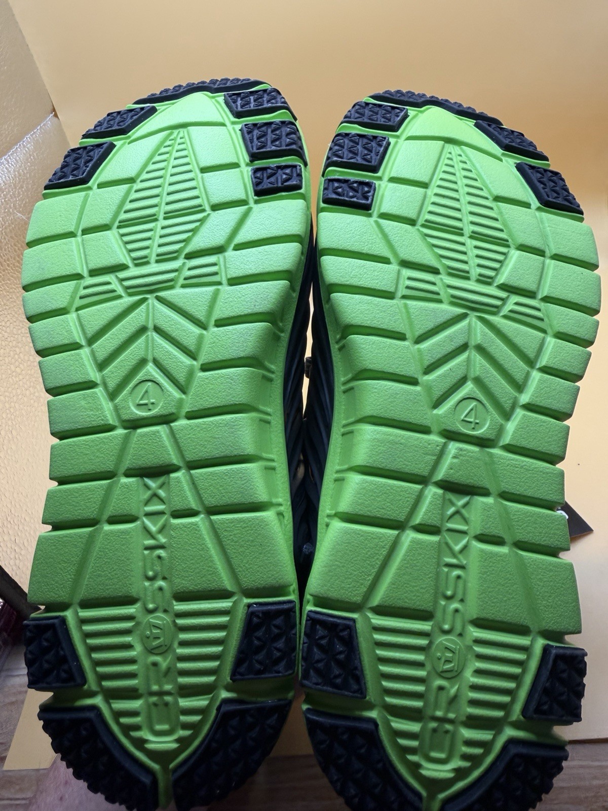 Crosskix APX Black/green Water Shoes Athletic Unisex Shoe Men Sz 4/Wm 5.5 NWT
