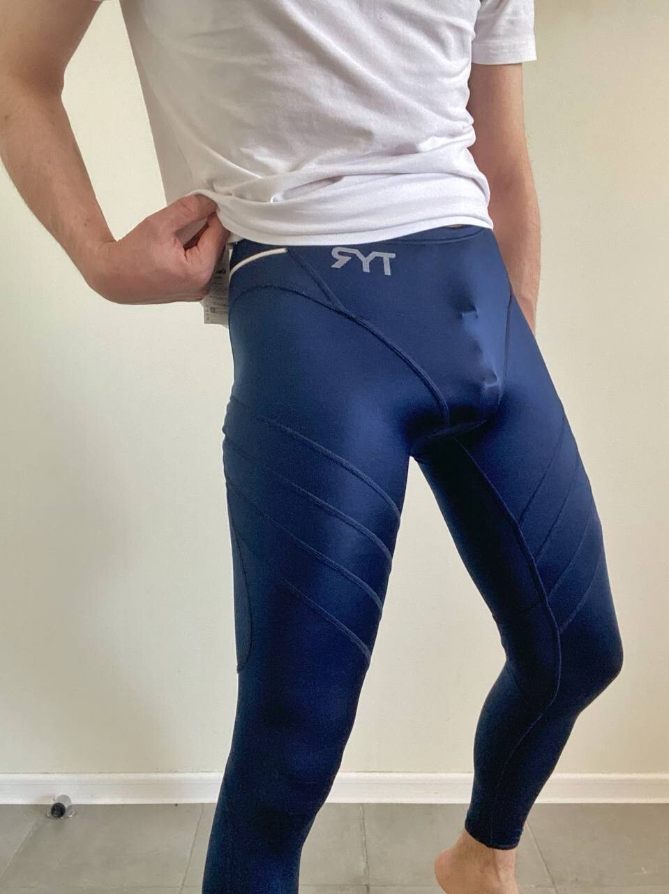 TYR mens swimmnig leggins. Spandex smooth swimming pants, Sz M