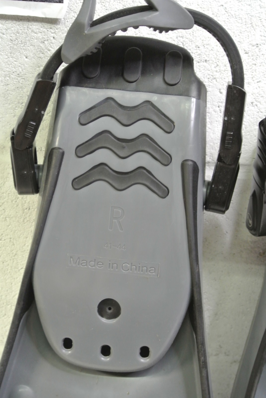 Fourth Element Rec Scuba Diving Fins Regular Size US 8-10 Black Gray