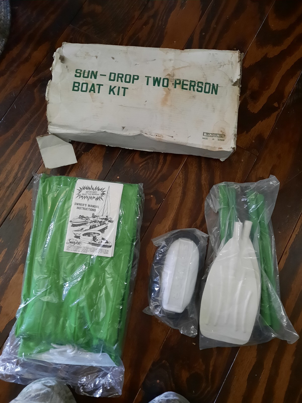 New Nos Rare vintage Sun Drop Inflatable boat raft kit Pump & Oars Sevylor promo