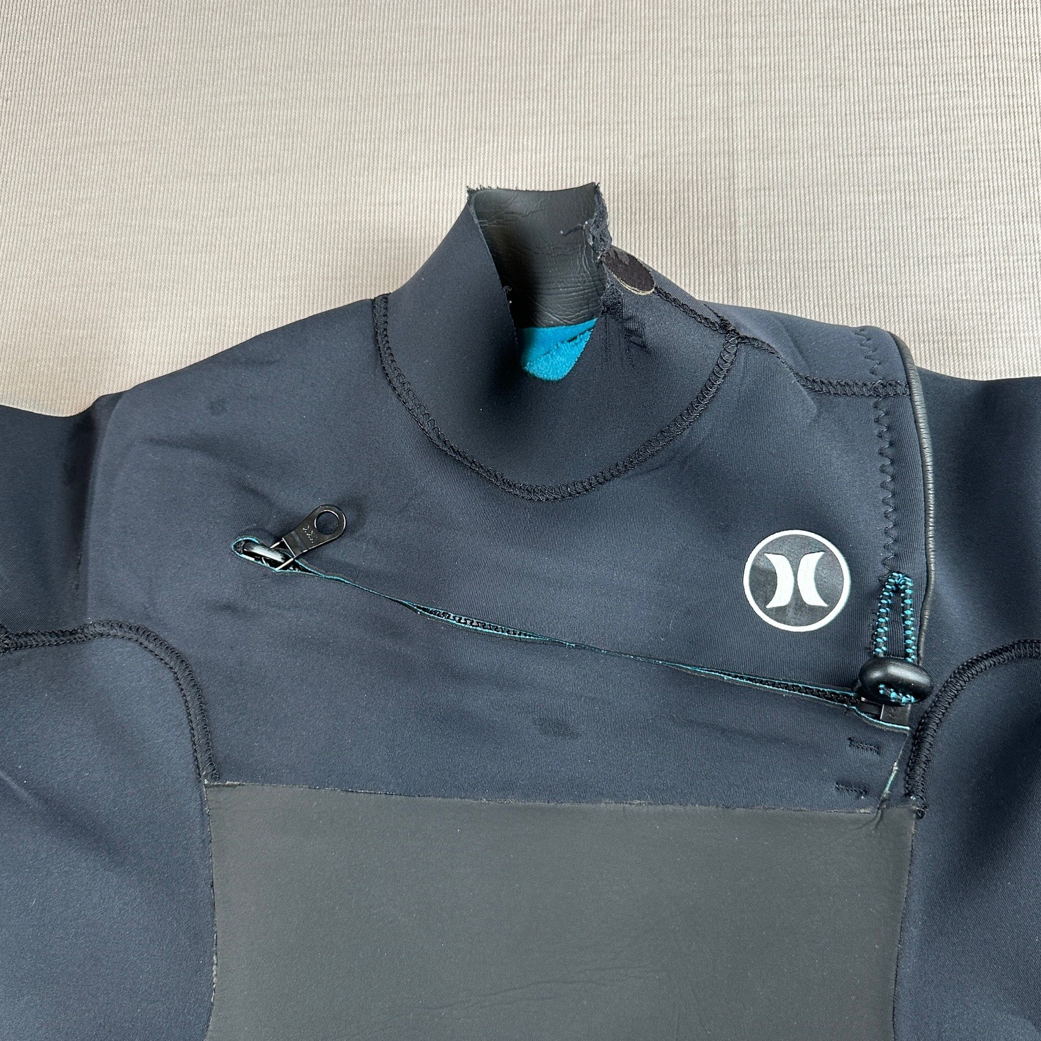 Hurley Fusion 302 Full Wetsuit Men’s MT Black Gray Chest Zip – Neck Damage