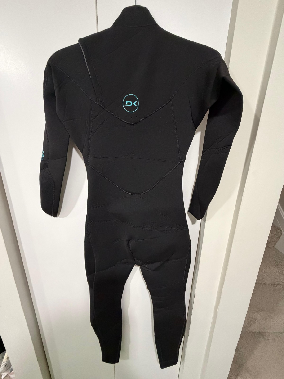 Wetsuit 3/2 mm Black ST size 5’9-5’11 NWT Zip Free