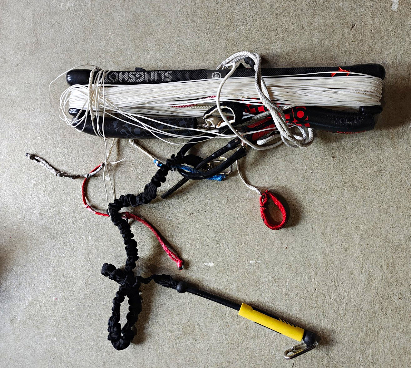 Slingshot Kitesurfing Control Bar w/ Lines & Mesh Storage Bag Black/White.