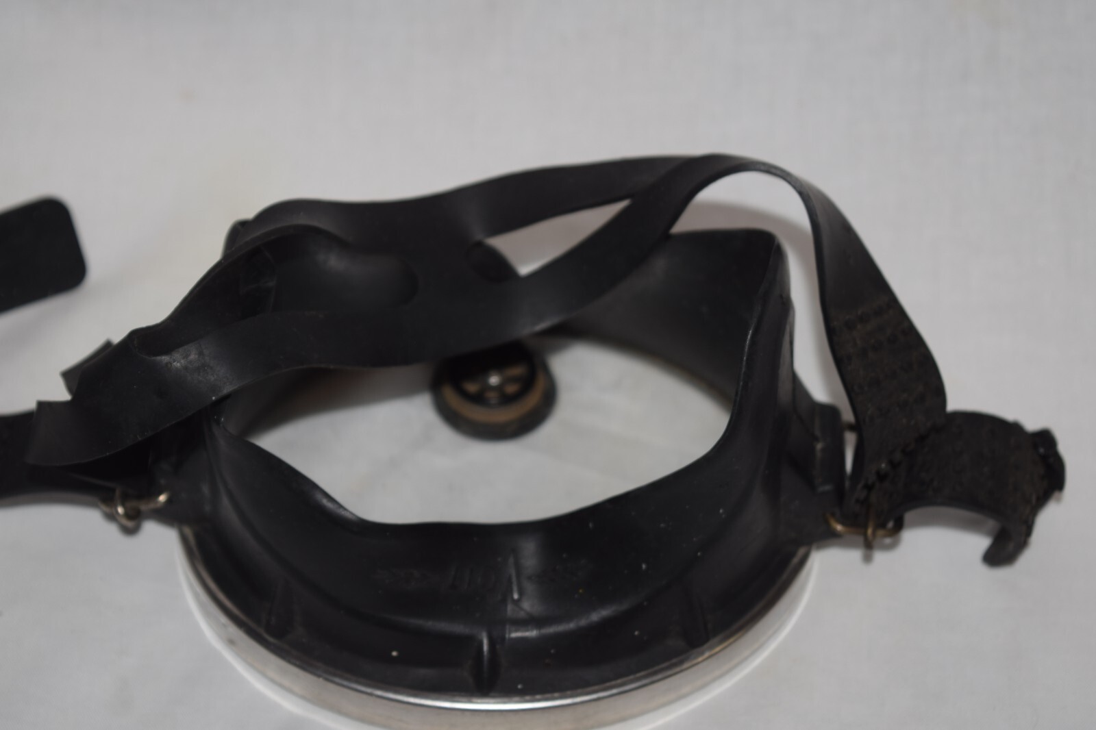 Vintage Voit Black Swimming Diving Mask 88 457 Tempered Oval Glass Strap GUC