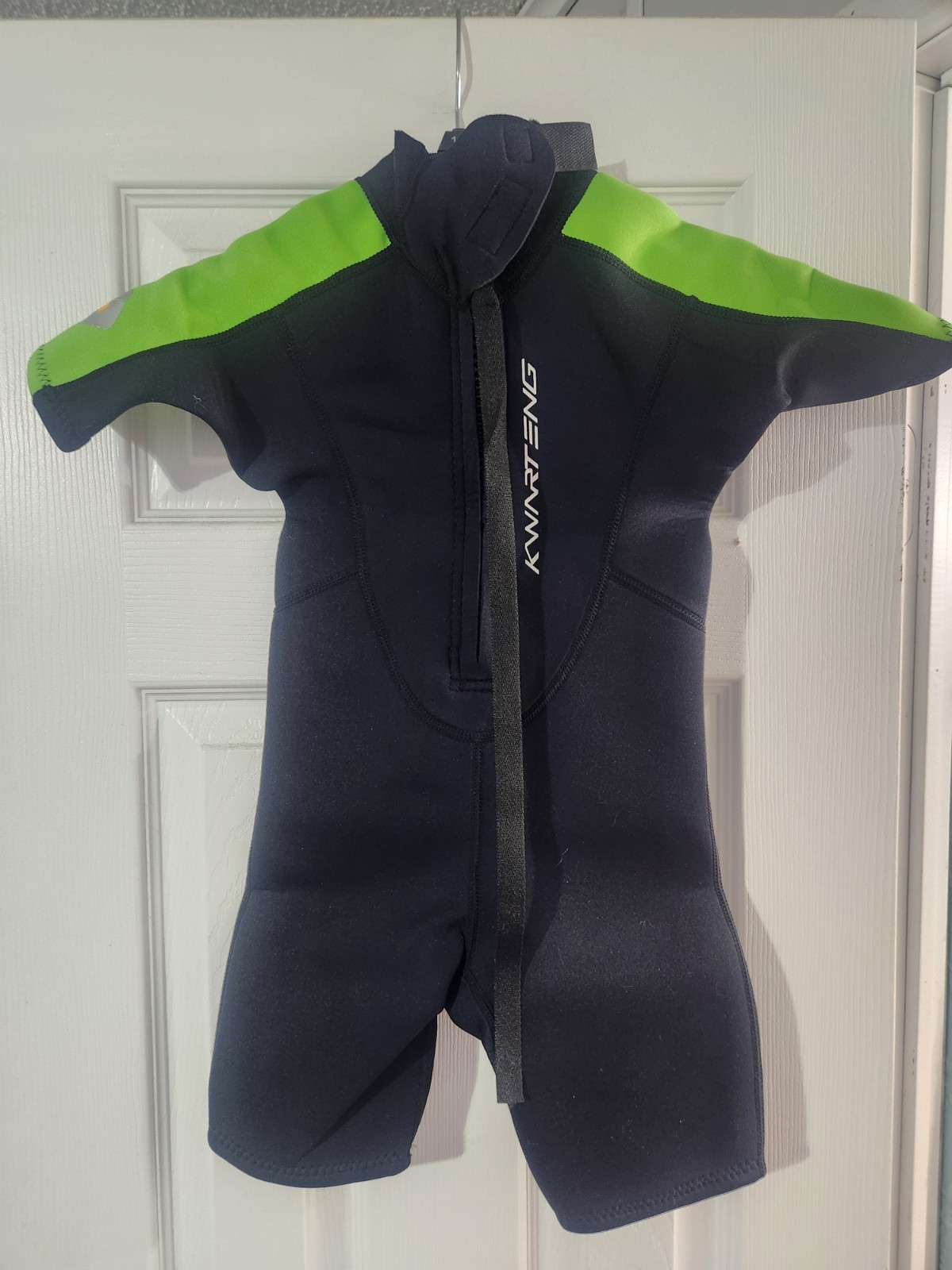 NWOT Kwarteng Child Wetsuit – Size 3XS 2MM 50+SPF
