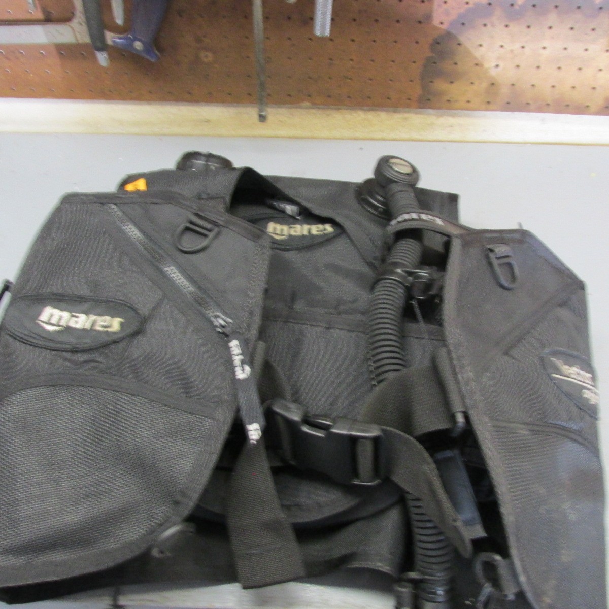 Mares Vector Origin Scuba Diving BCD Vest – Black – Size: MED. – Good Condition