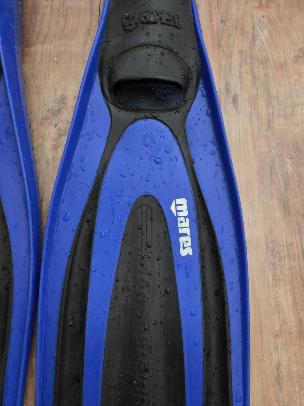 Mares Avanti Superchannel Full Foot Scuba Snorkeling Fins Blue- 9.5-10.5
