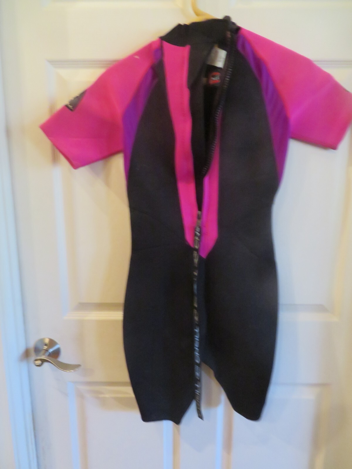 Nice Womems Black & Pink O;Neill Wetsuit, 10 2 MM