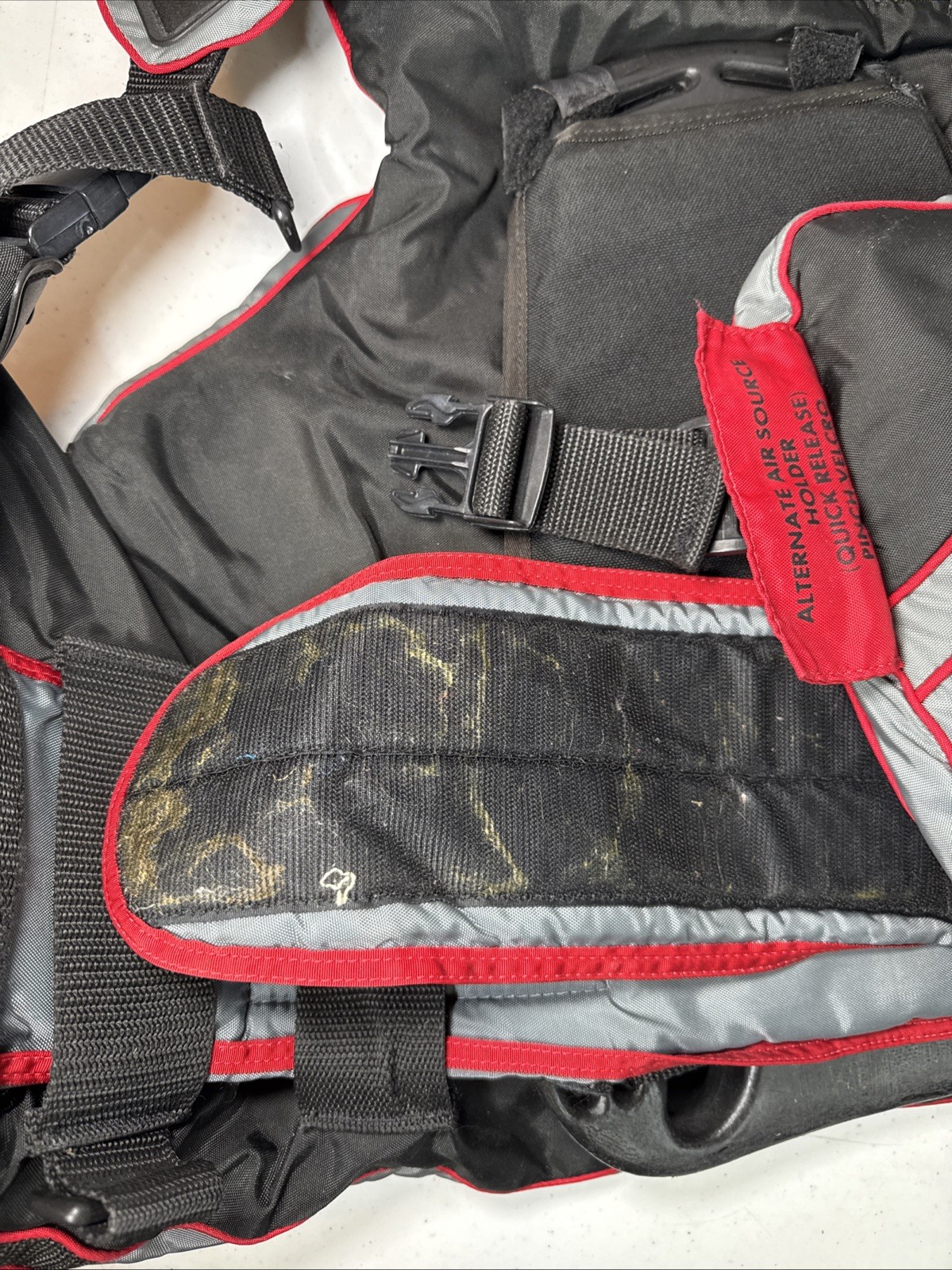 Dacor BCD SCUBA Black/Gray/Red Diving Dive Vest BC Size Medium