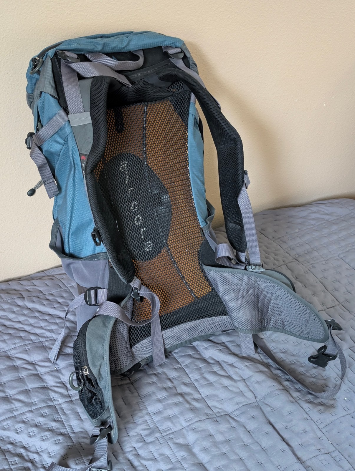 Osprey Stratos 32 Blue Gray Hiking Backpack AirSpeed Mesh Ventilated Daypack