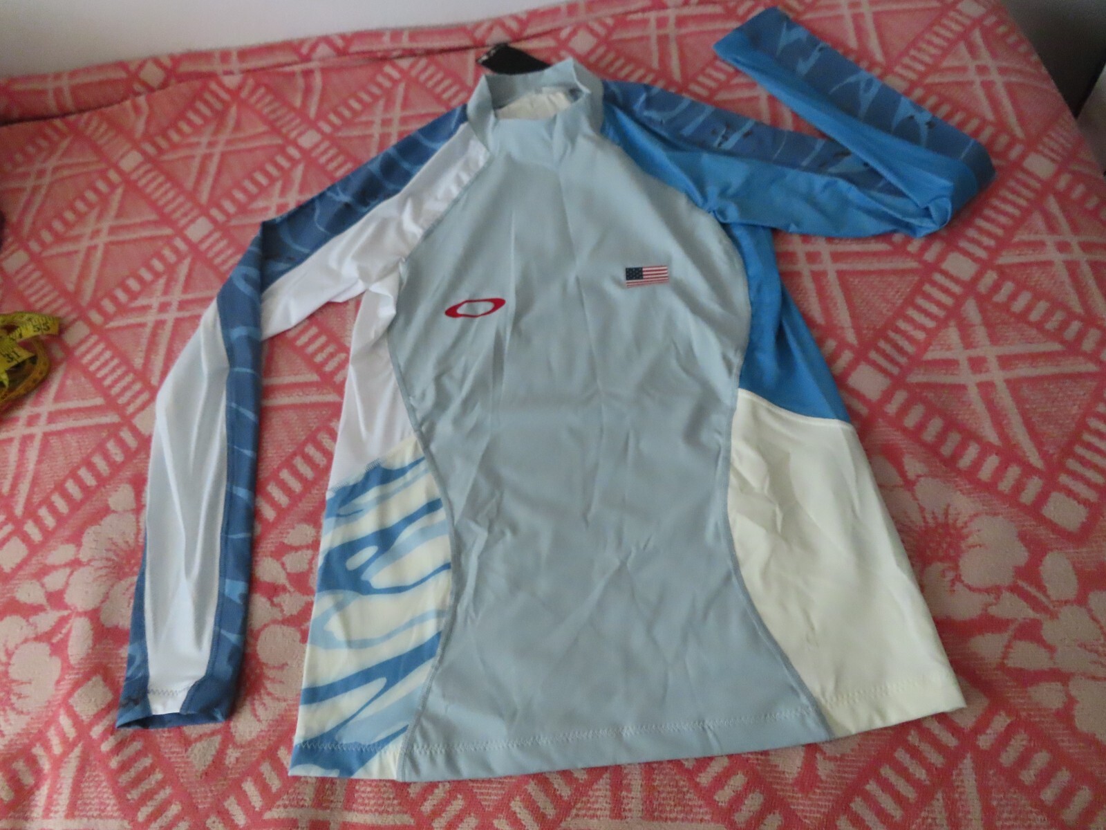Oakley Men’s Team USA Surfing Rashguard Gray Dust – Size M -NWT $275.00