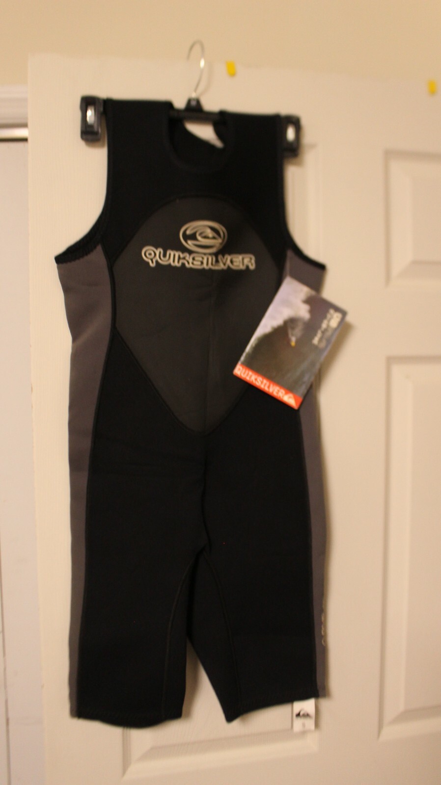 NWT Quicksilver Black/Gray Style #MGS06AQ Wetsuit Size XS Measurements Below