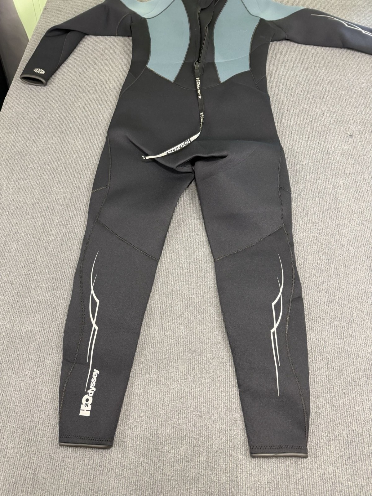 H2O Men’s Black & Gray Full Body Wetsuit Surf Diving Suit ML