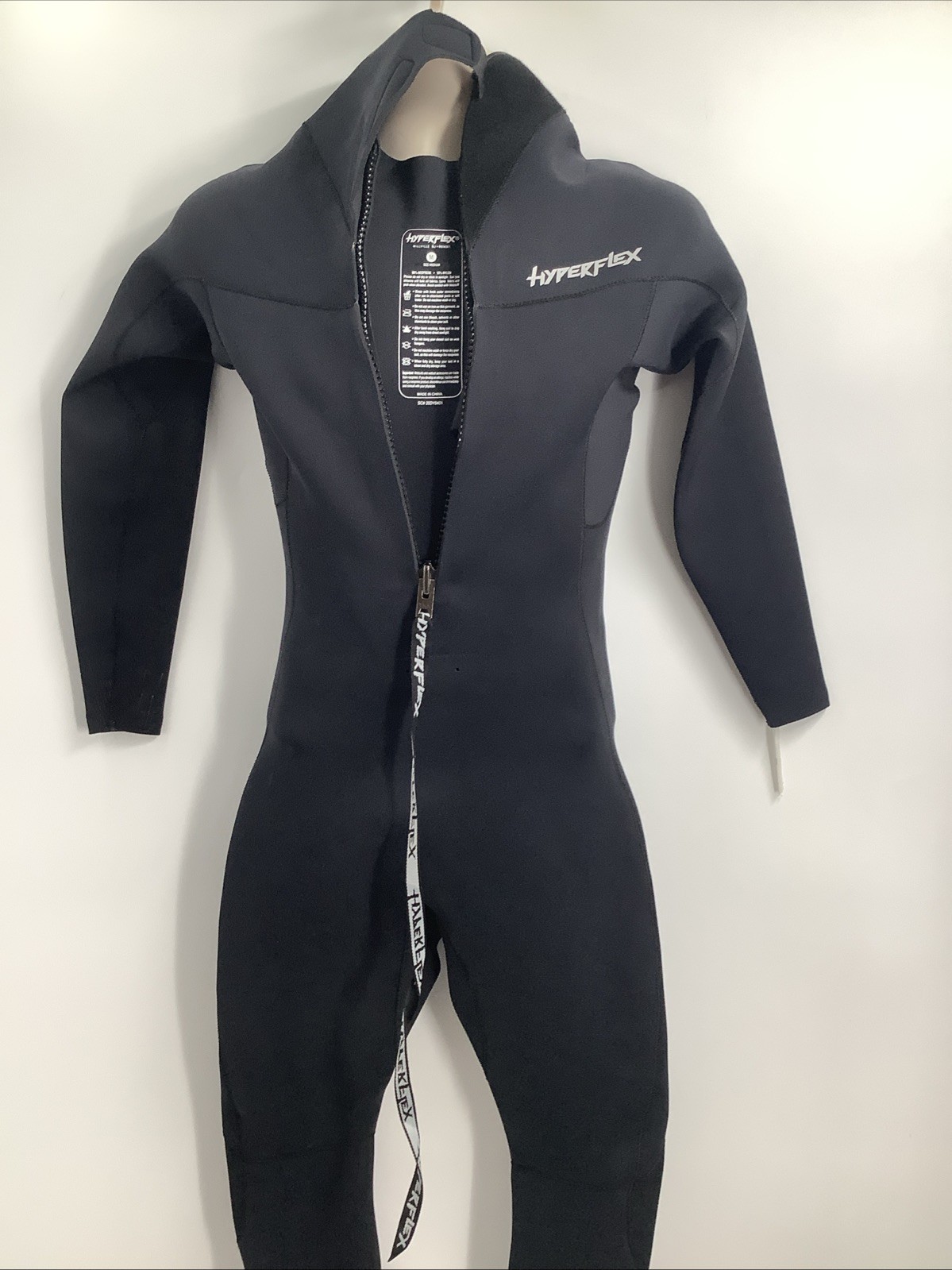 HyperFlex Men’s 3/2 mm VYRL Chest Half Zip Black Wetsuit Size Medium