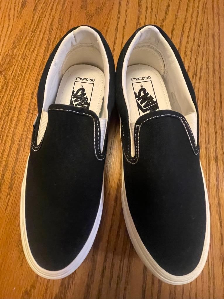 Off the Wall Classic Black Slip On Vans Women 7/Men 5.5. NEW Free US Shipping