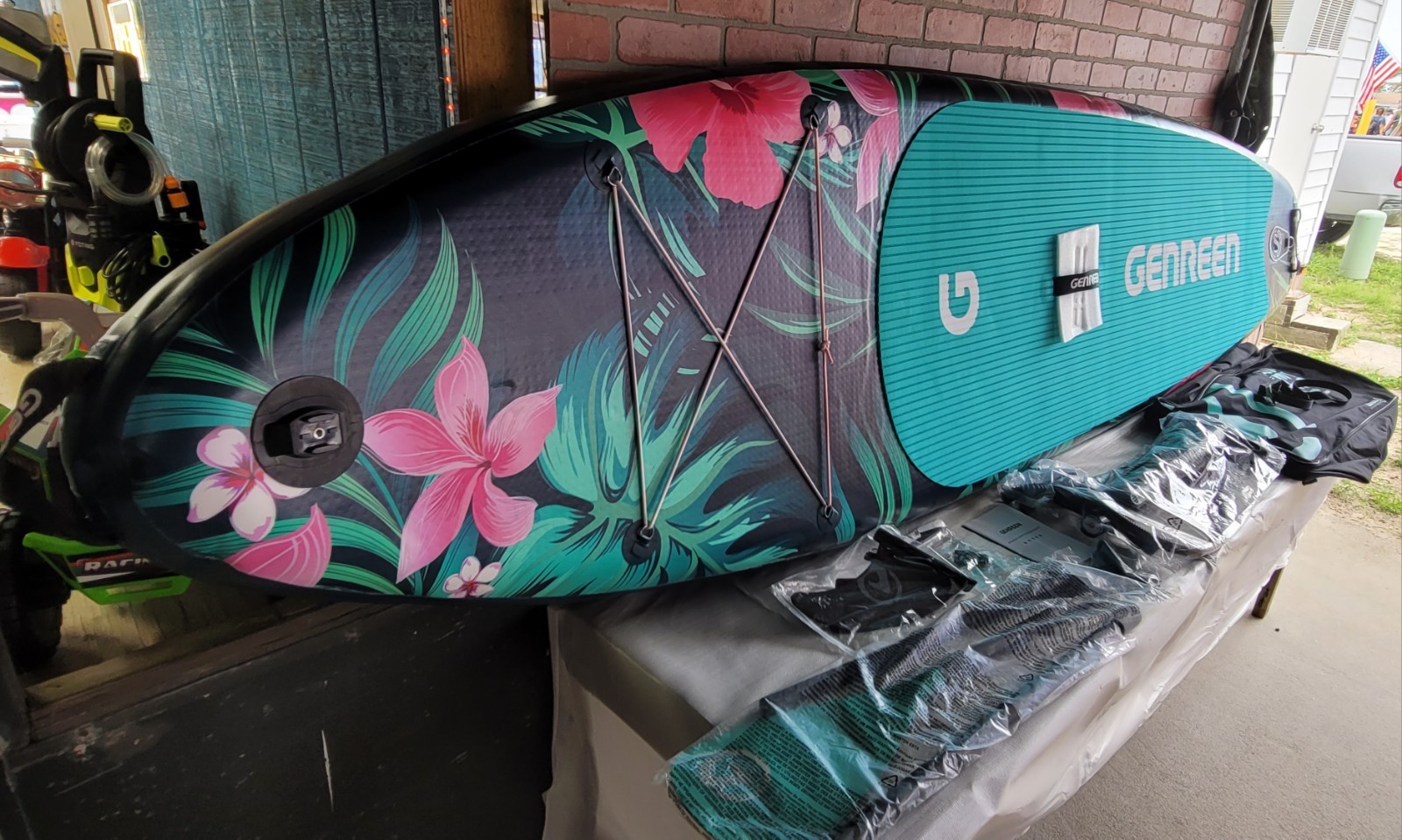 Genreen 11-Ft Inflatable Stand Up Paddleboard with Accessories -SUP