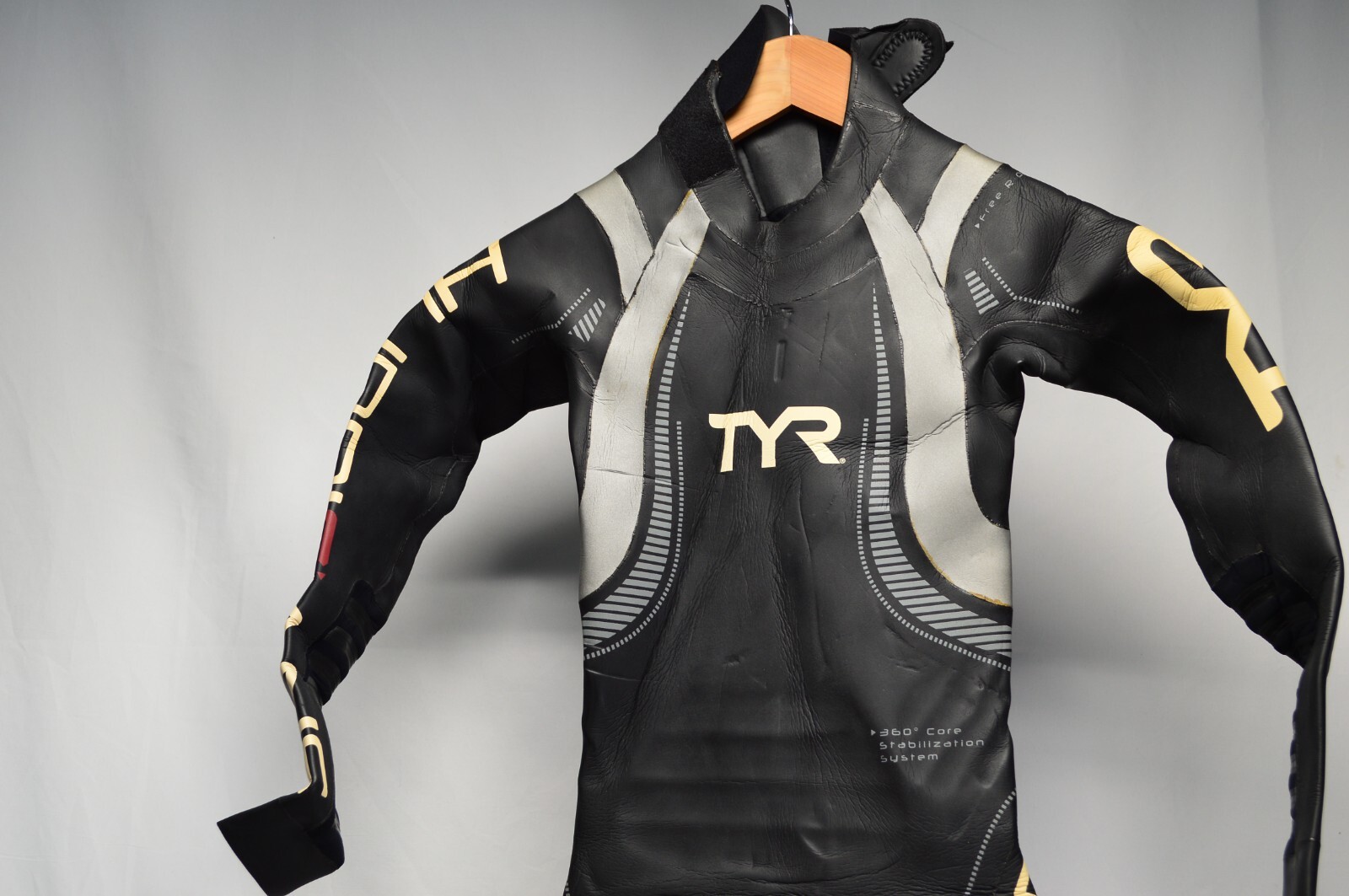 TYR Hurricane Cat 3 Black Full Sleeve Wetsuit Womens X-Small SAMPLE HURCTF6A